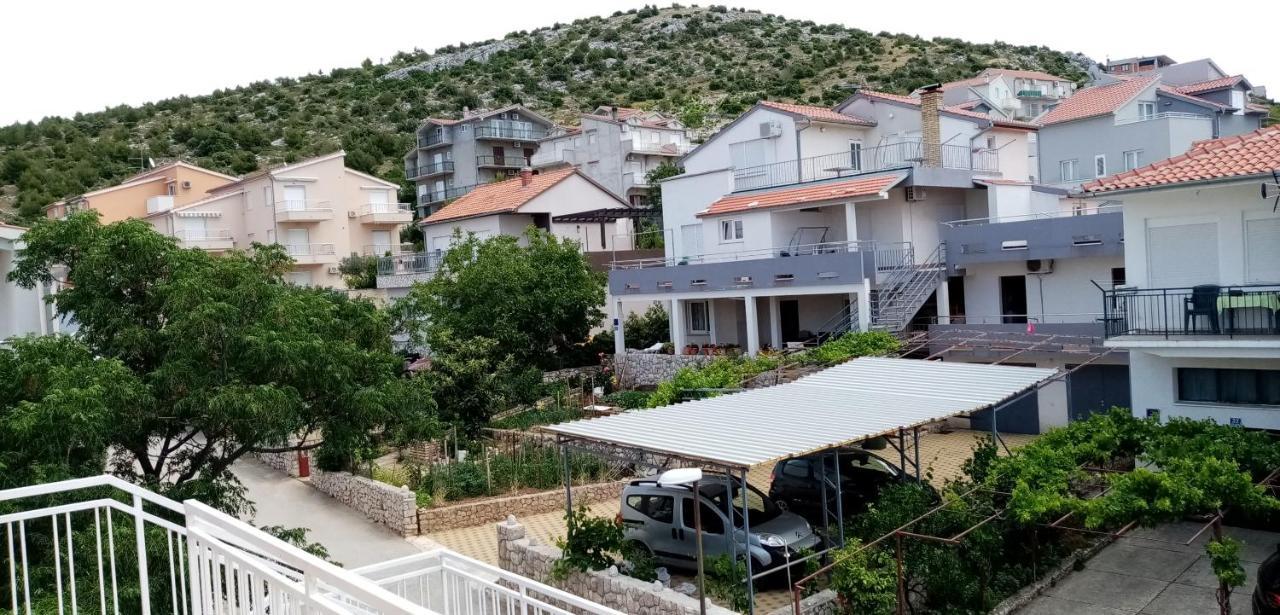 Apartments Bilo Near Primošten Екстериор снимка