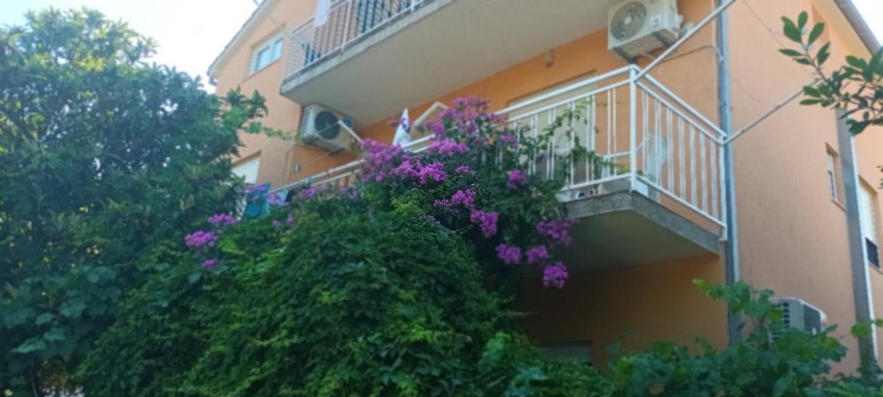 Apartments Bilo Near Primošten Екстериор снимка