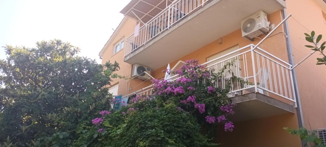 Apartments Bilo Near Primošten Екстериор снимка