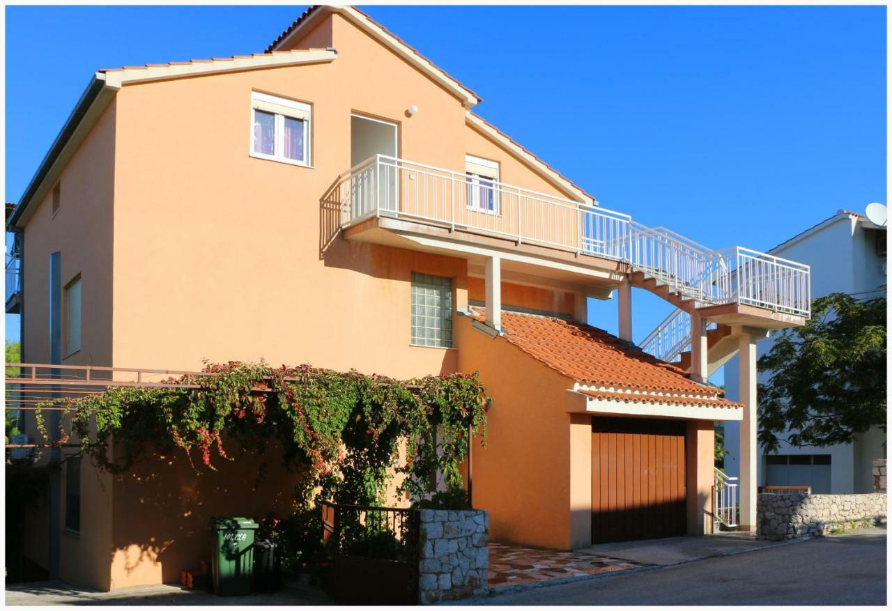 Apartments Bilo Near Primošten Екстериор снимка